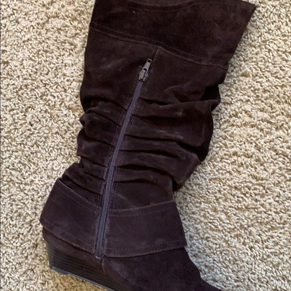 Brown suede boots - Picture 2 of 5